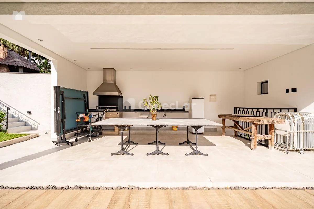 Casa à venda em Alphaville 10 com 3 suítes e terreno de 1055m²