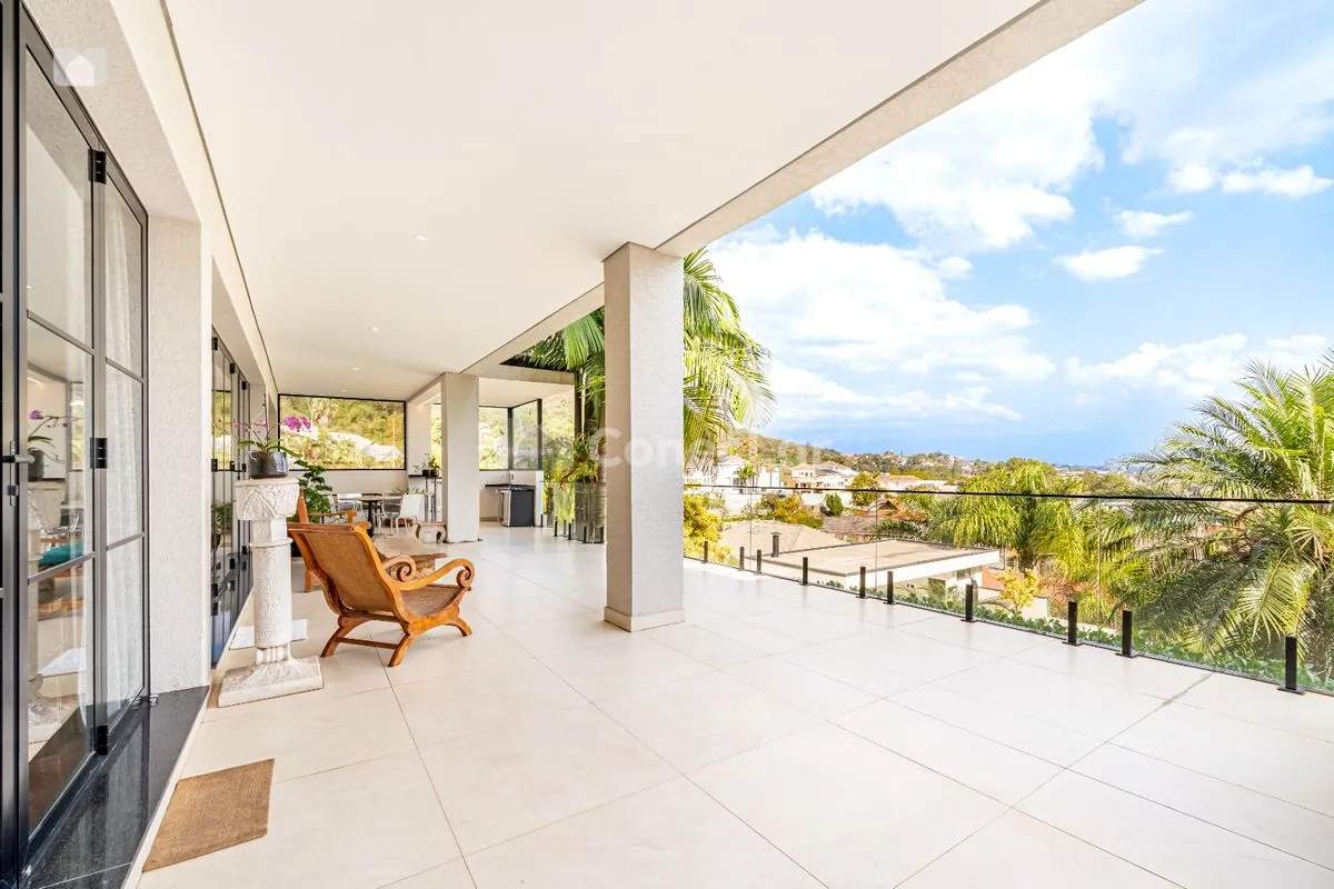 Casa à venda em Alphaville 10 com 3 suítes e terreno de 1055m²
