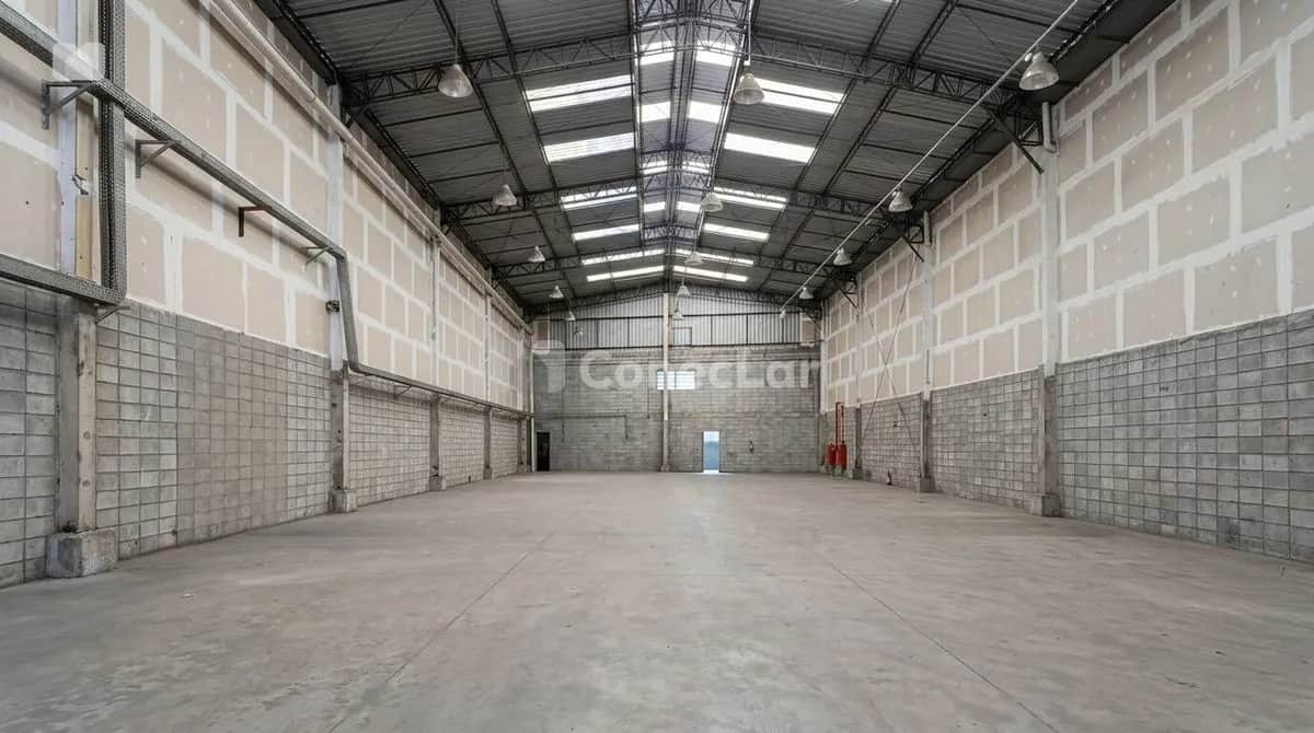Galpão Comercial ou Industrial para Alugar com 923 m² em Osasco, SP – Excelente Infraestrutura Logística
