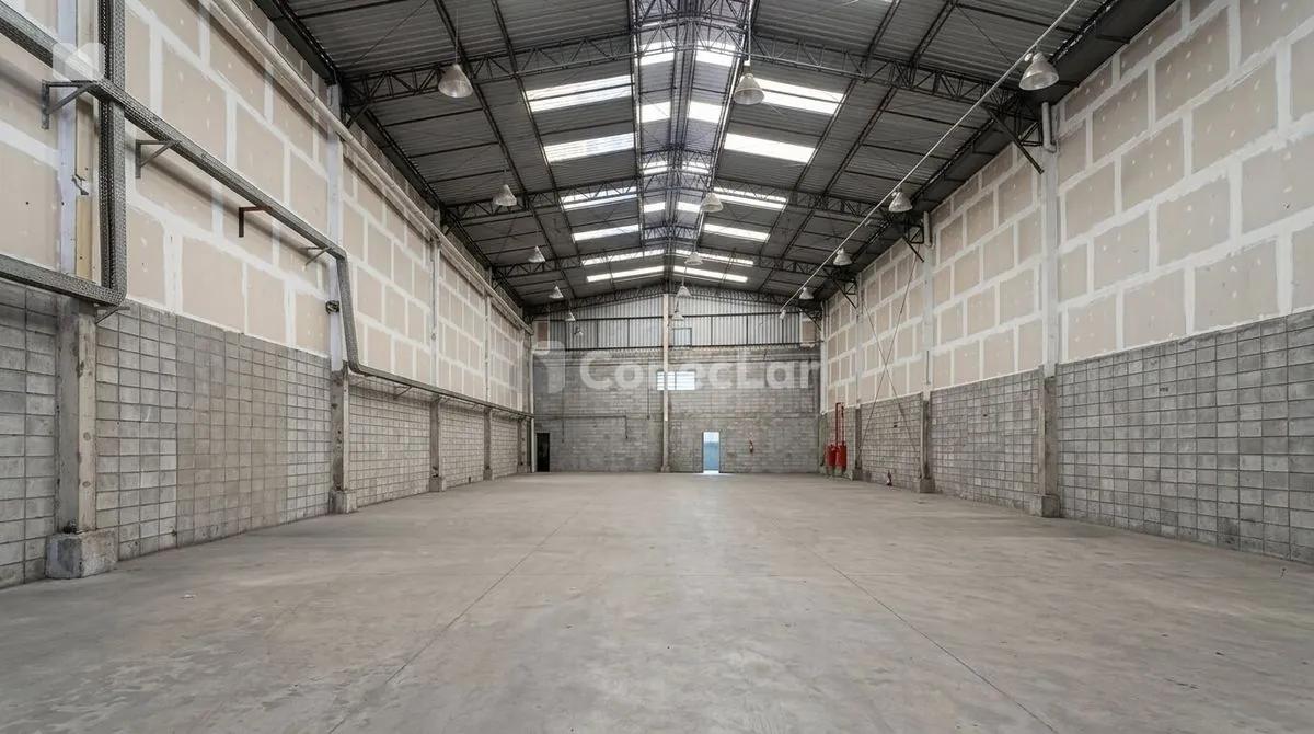 Galpão Comercial ou Industrial para Alugar com 923 m² em Osasco, SP – Excelente Infraestrutura Logística