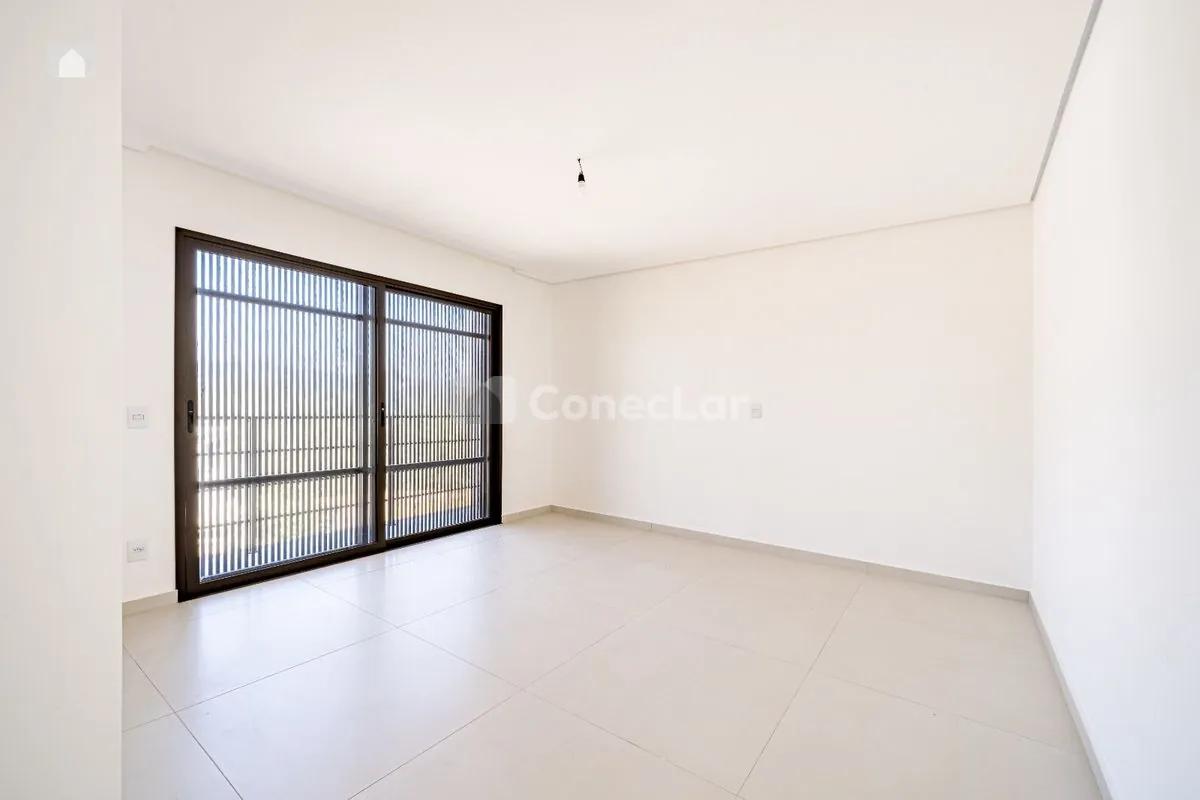 Casa de alto padrão com 4 suítes e fachada imponente no Itahyê