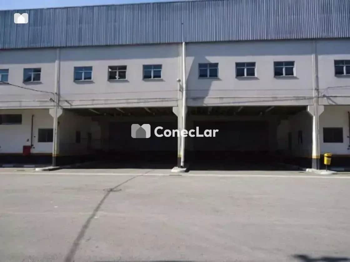 Galpão com 2.596 m² no Jardim Itaquiti em Barueri