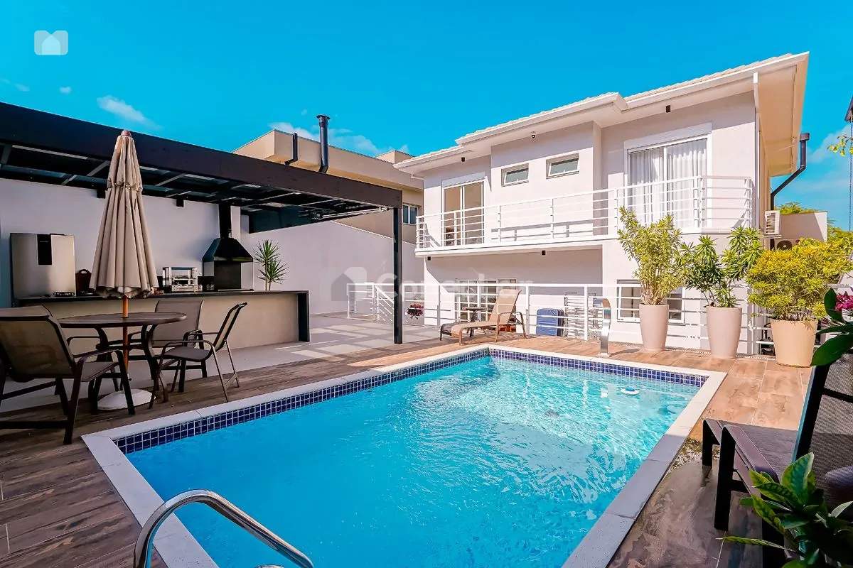 Casa à venda no Valville 01 com automação, piscina e carregador elétrico